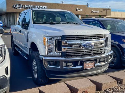 Used 2017 Ford F250 XLT image 2