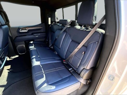 Used 2022 Chevrolet Silverado 1500 High Country w/ Technology Package AWD/4WD image 16