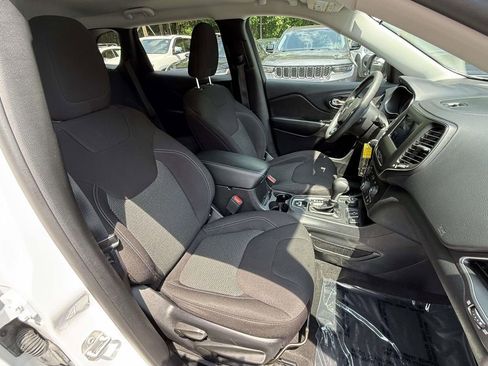 Used 2019 Jeep Cherokee Latitude w/ Popular Appearance Group AWD/4WD image 9