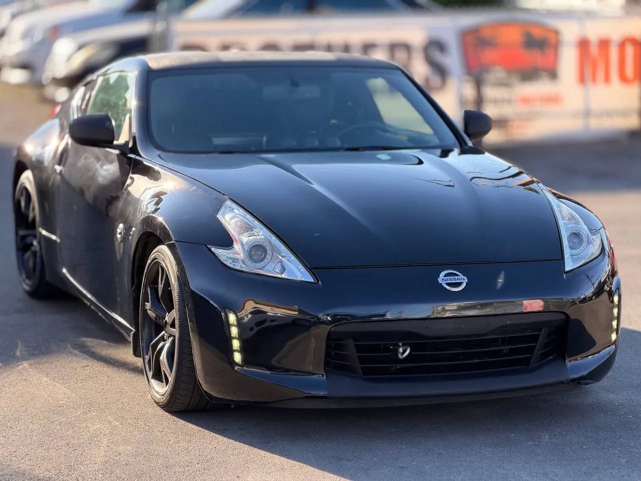 Used 2015 Nissan 370Z Touring RWD image 2
