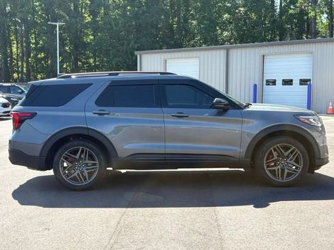 Used 2025 Ford Explorer ST-Line w/ Premium Package RWD image 6