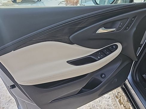 Used 2020 Buick Envision Essence image 16