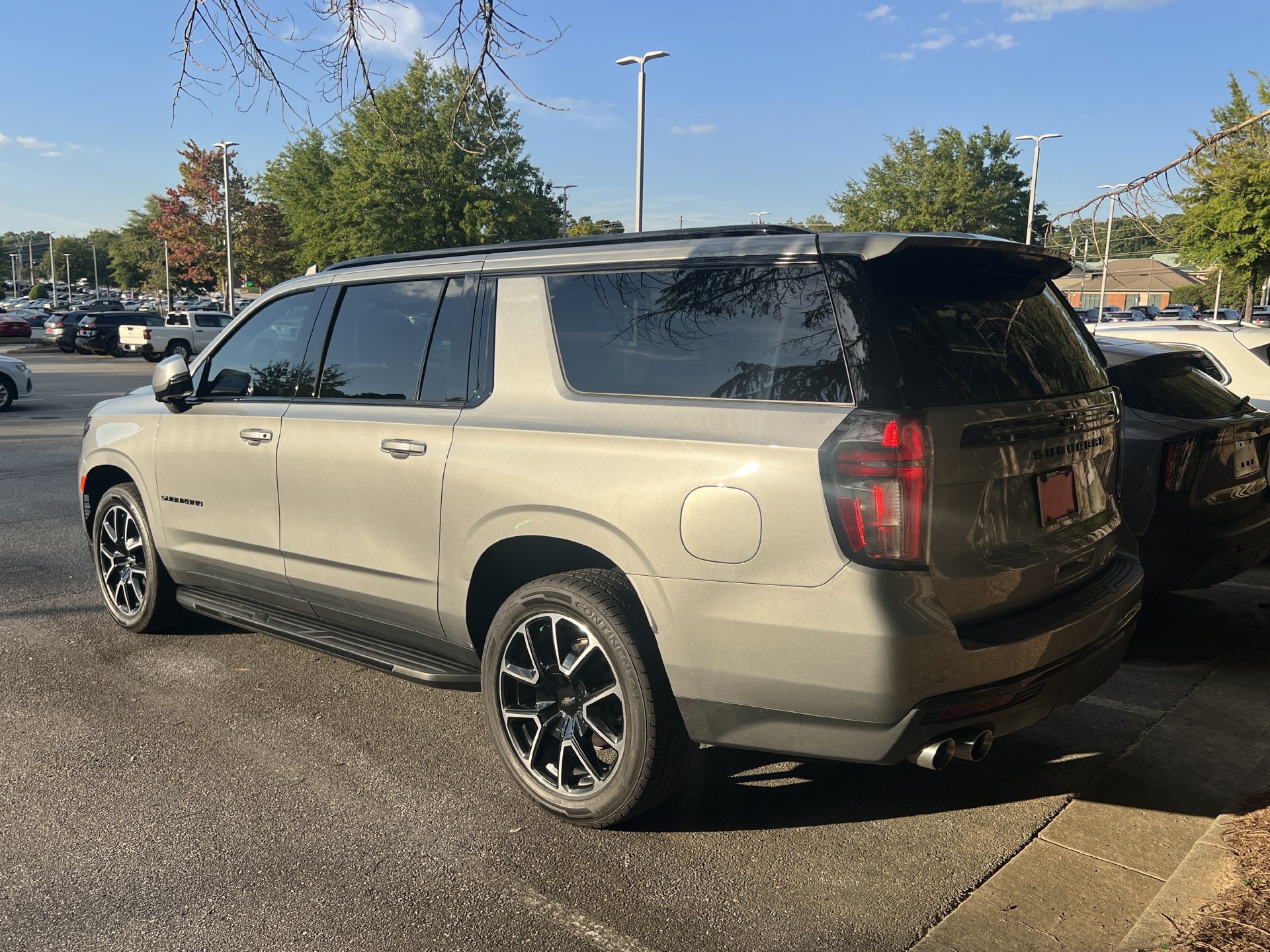 Used 2023 Chevrolet Suburban RST w/ Sport Performance Package AWD/4WD image 3