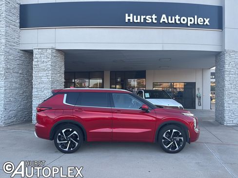 Used 2024 Mitsubishi Outlander SEL image 1