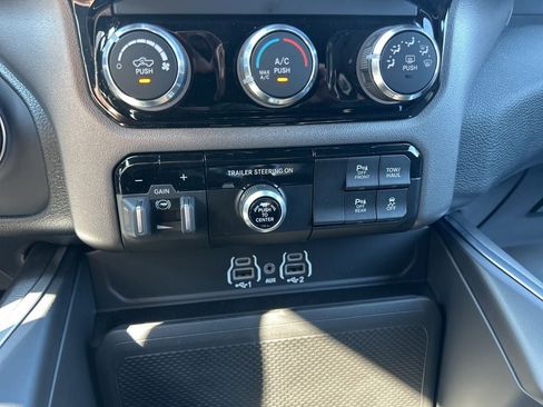 New 2026 RAM 1500 Express AWD/4WD image 16