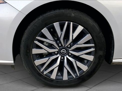 Used 2024 Nissan Altima 2.5 SV image 11