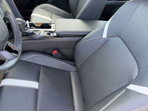 Used 2025 Toyota Camry SE FWD image 13