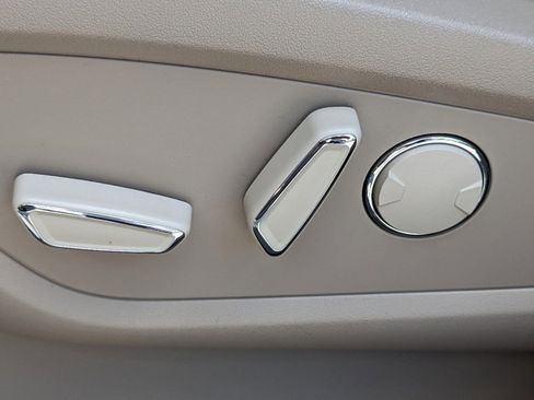 Certified 2023 Lincoln Nautilus Reserve w/ Equipment Group 201A image 21