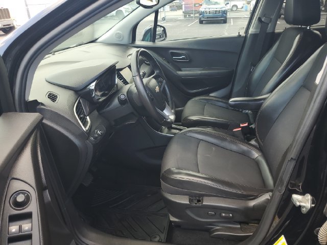 Used 2019 Chevrolet Trax LT w/ Redline Edition FWD image 16