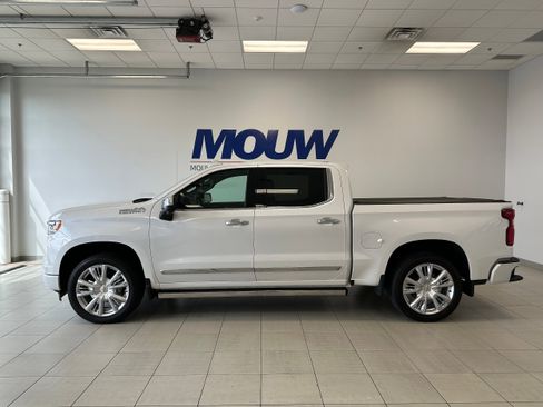 Used 2024 Chevrolet Silverado 1500 High Country AWD/4WD image 1