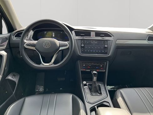 Used 2024 Volkswagen Tiguan SE image 23