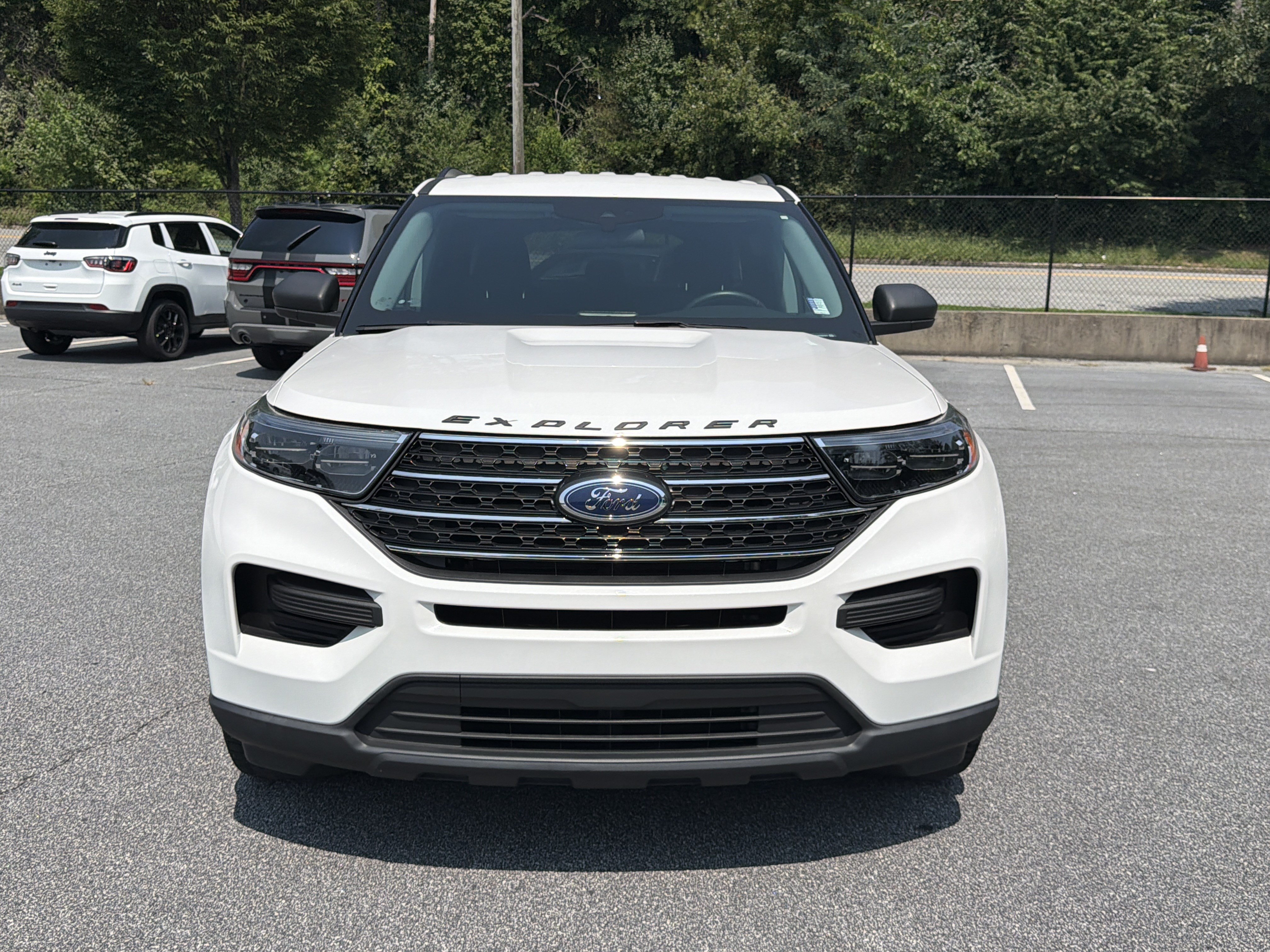 Used 2022 Ford Explorer XLT RWD image 2