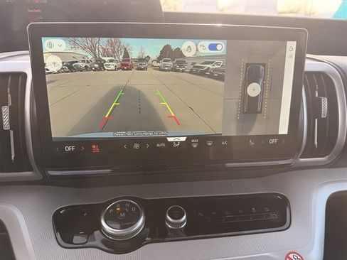 Certified 2025 Ford Expedition Active image 18