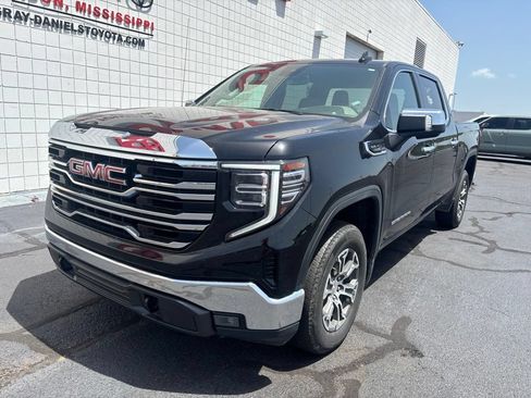 Used 2025 GMC Sierra 1500 SLT AWD/4WD image 1