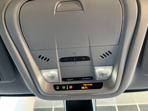 Used 2023 GMC Acadia SLT image 22