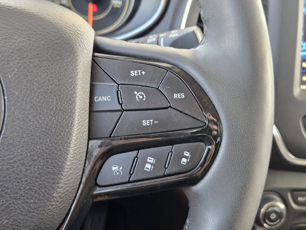 Used 2023 Jeep Cherokee Altitude Lux AWD/4WD image 29