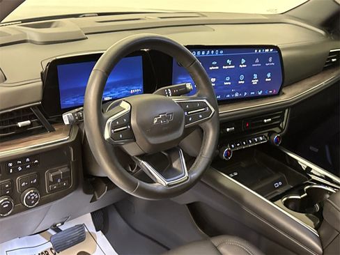 Used 2025 Chevrolet Suburban Z71 w/ Comfort Package image 22