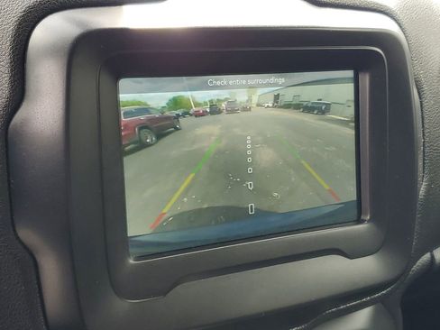 Used 2019 Jeep Renegade Latitude w/ Cold Weather Group AWD/4WD image 19
