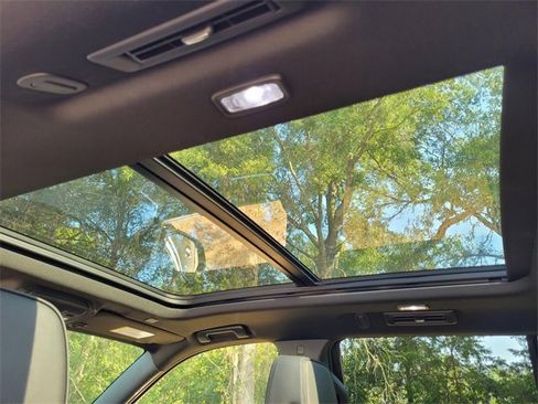 Used 2023 GMC Yukon Denali image 17