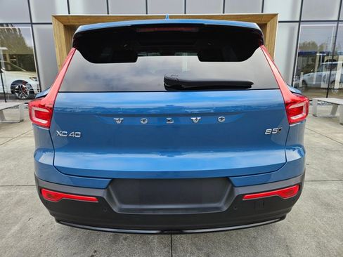 Certified 2024 Volvo XC40 B5 Plus w/ Protection Package Premier AWD/4WD image 6