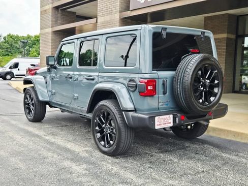 Used 2025 Jeep Wrangler Unlimited Sahara w/ Safety Group AWD/4WD image 8