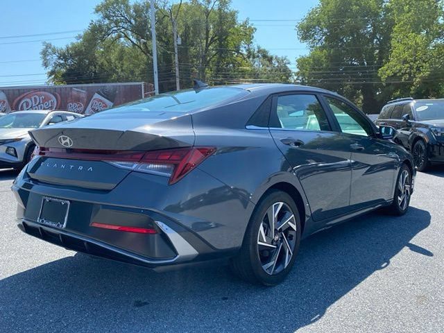 Used 2024 Hyundai Elantra SEL w/ Convenience Package FWD image 4