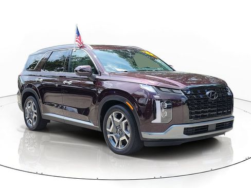 Used 2024 Hyundai Palisade SEL w/ Premium Package FWD image 2