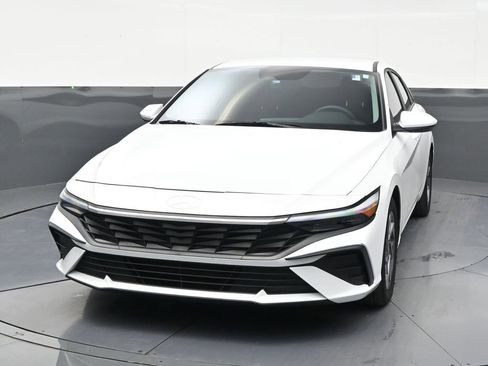 Used 2024 Hyundai Elantra SEL FWD image 8