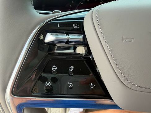 New 2026 Cadillac Escalade ESV Platinum Luxury AWD/4WD image 19