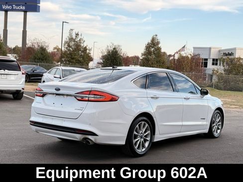 Used 2017 Ford Fusion SE w/ Equipment Group 602A image 6