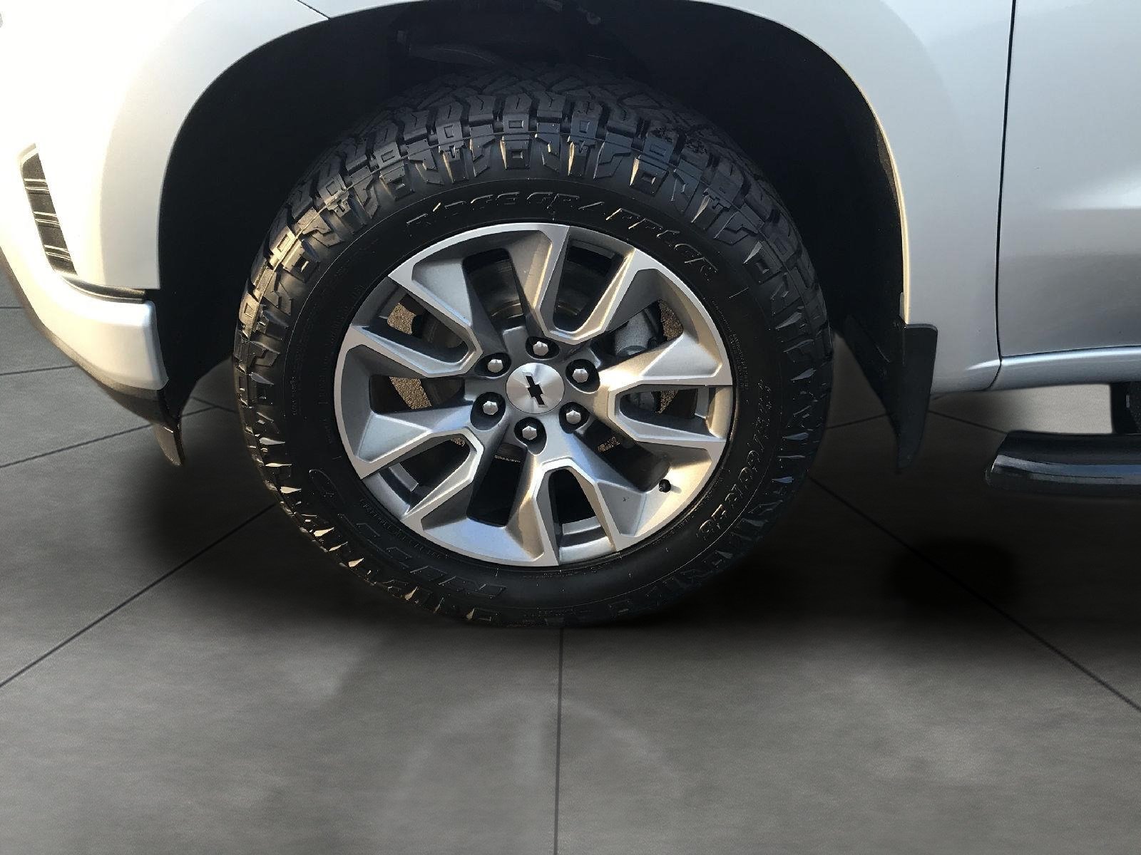Used 2020 Chevrolet Silverado 1500 RST AWD/4WD image 3