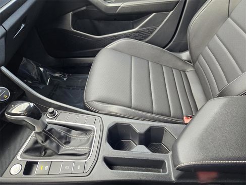 Used 2022 Volkswagen Jetta SE image 23
