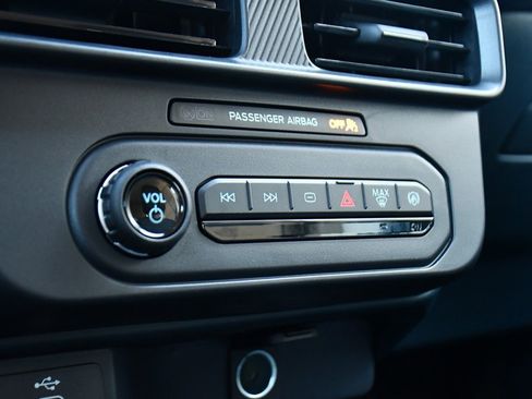 New 2025 Ford Maverick XL image 27