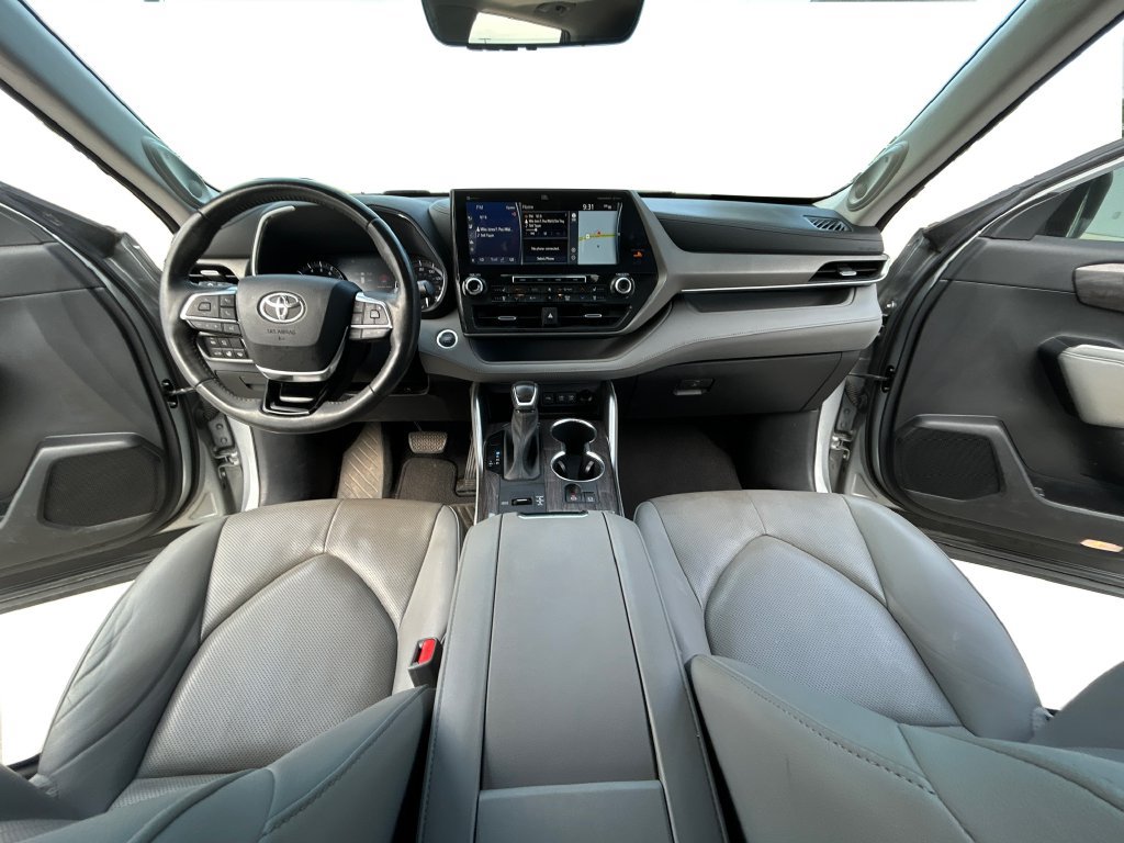 Used 2020 Toyota Highlander Limited FWD image 12