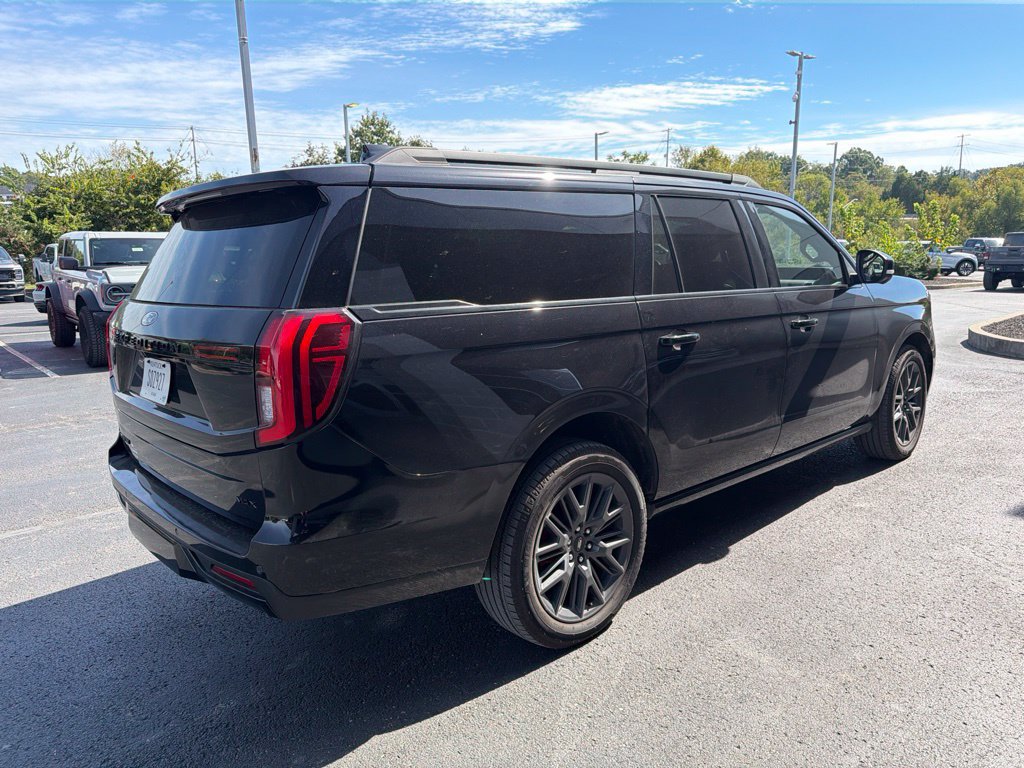 Used 2025 Ford Expedition Max Platinum w/ Stealth Performance Package AWD/4WD image 4