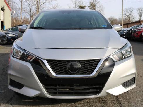 Used 2021 Nissan Versa SV image 2