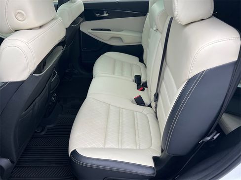Used 2017 Kia Sorento SX image 26