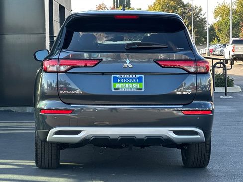 New 2025 Mitsubishi Outlander SE image 6