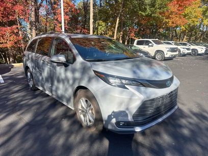 Used 2022 Toyota Sienna XLE Woodland Edition