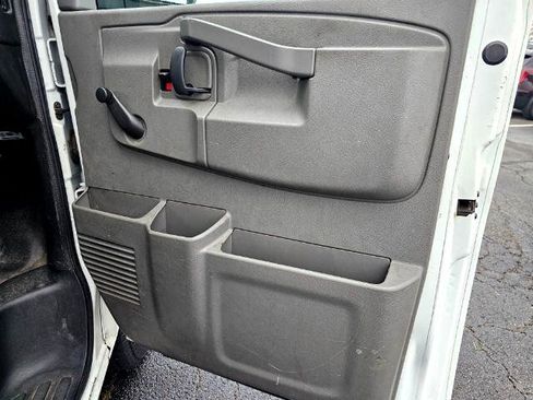 Used 2016 Chevrolet Express 3500 image 24