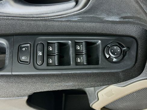 Used 2017 Jeep Renegade Latitude w/ Cold Weather Group AWD/4WD image 15