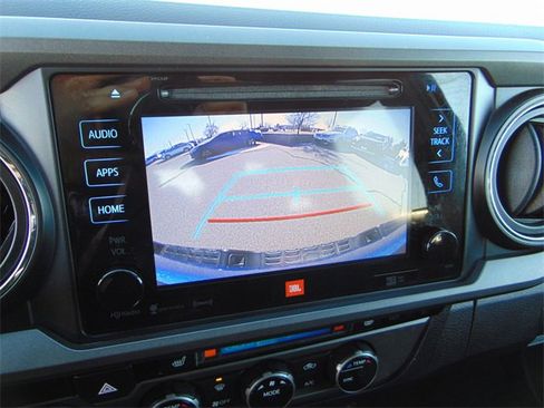 Used 2017 Toyota Tacoma image 13