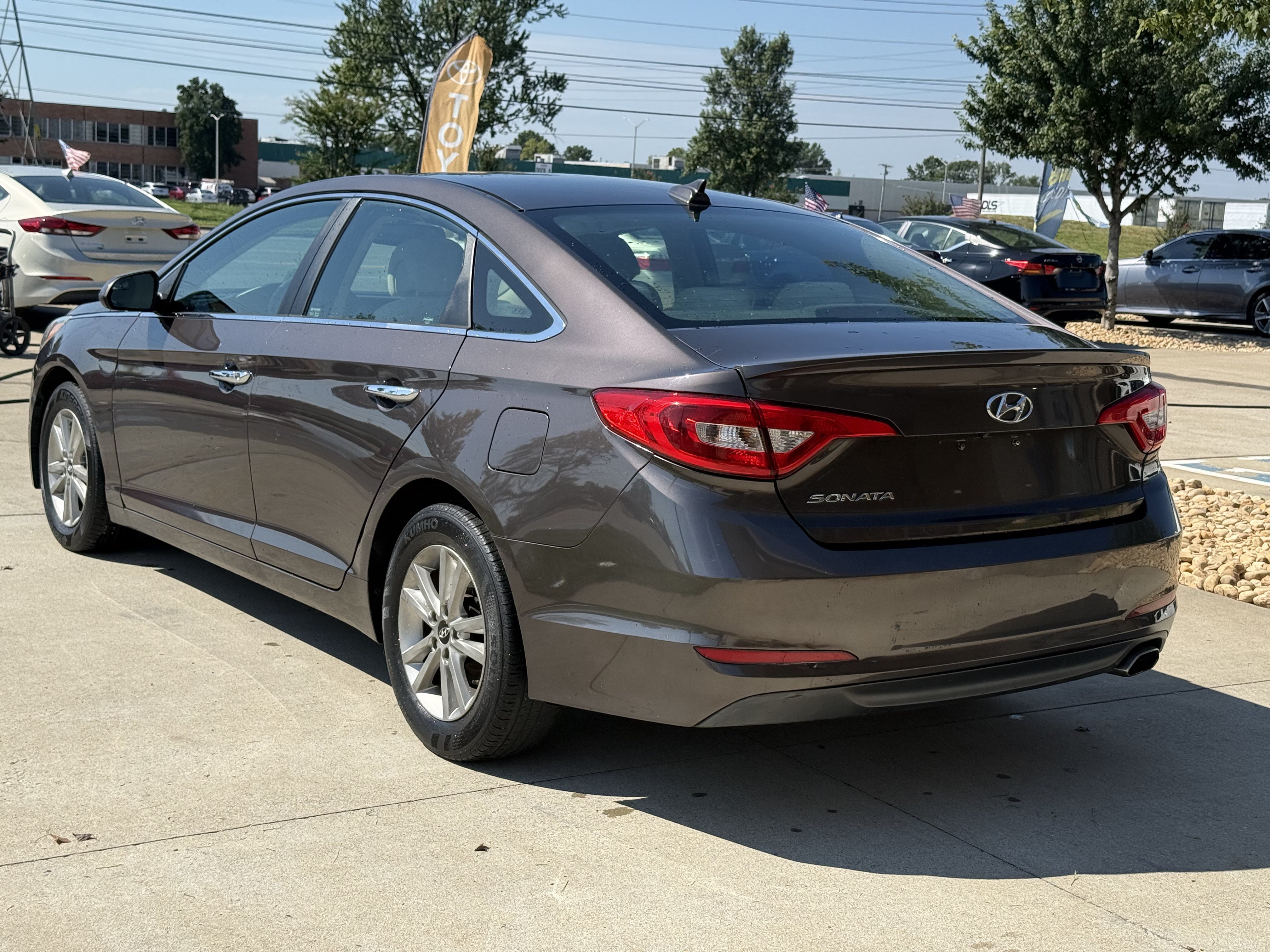 Used 2016 Hyundai Sonata SE w/ Cargo Package FWD image 5