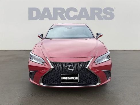 Used 2024 Lexus ES 300h F Sport image 2