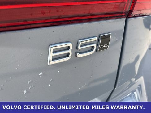 Certified 2025 Volvo XC60 B5 Core image 8