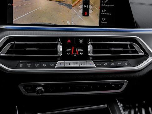 Used 2021 BMW X5 xDrive40i w/ Executive Package image 32