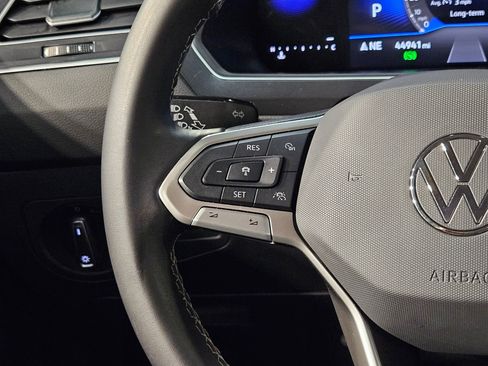 Used 2024 Volkswagen Tiguan SE image 27