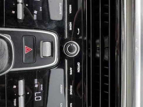 Used 2017 Porsche Panamera 4 AWD/4WD image 33