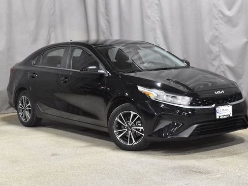 Used 2024 Kia Forte LXS image 3