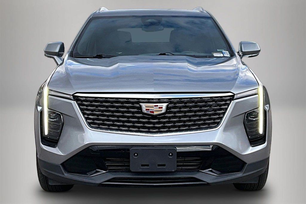 Used 2024 Cadillac XT4 Premium Luxury AWD/4WD image 2